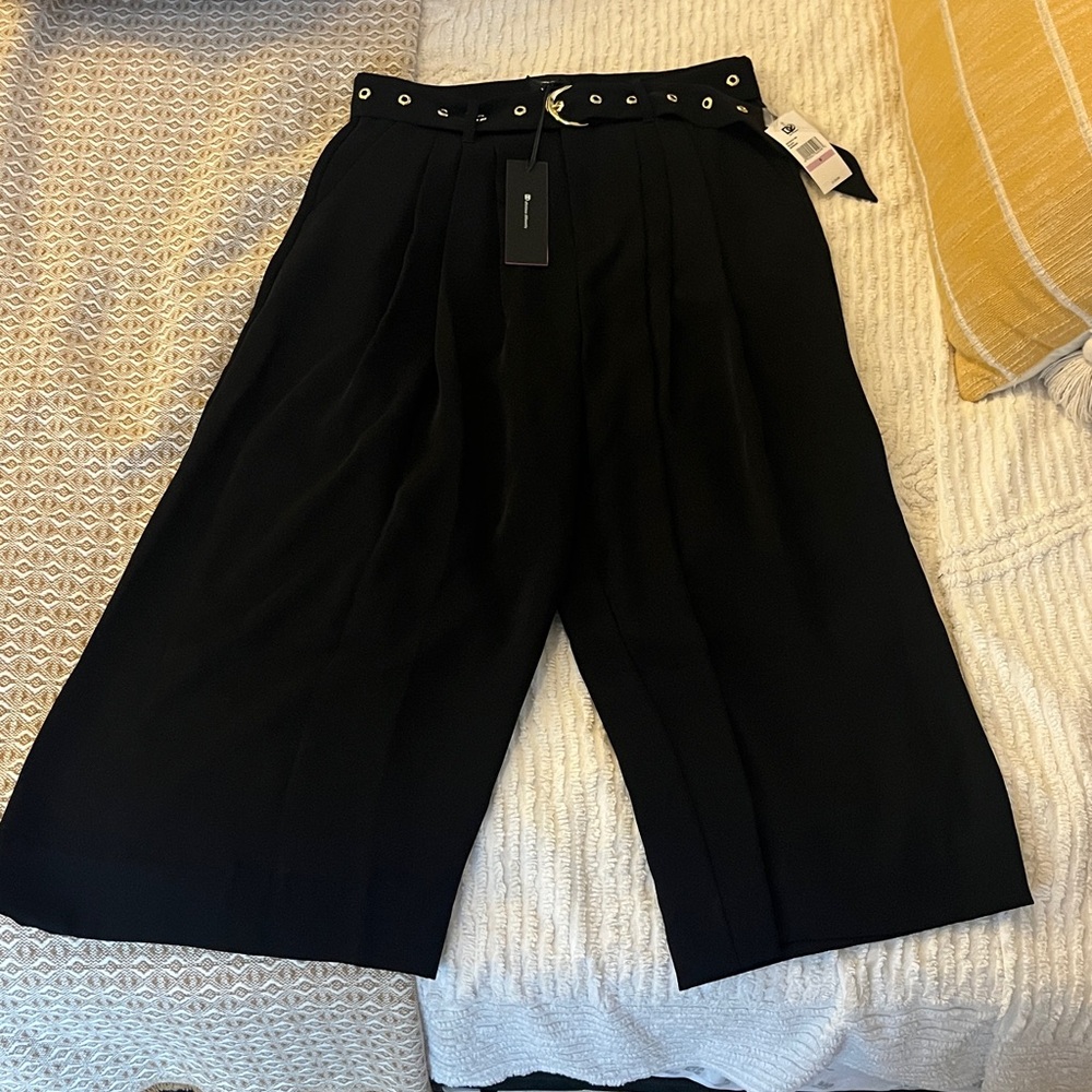 DO by Dee Ocleppo
Women's Mariana Belted Wide Leg Cropped Pants - Size 6